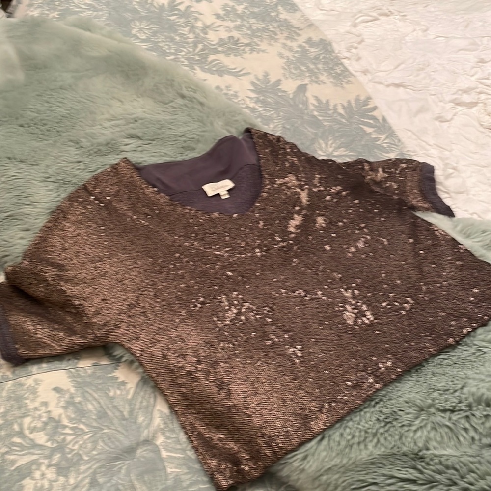 Deletta Gold Sequin V. Neck T.Shirt
